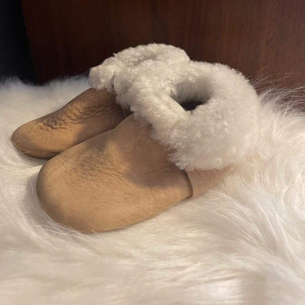 Freshly Picked Shearling Moccasins Size 4